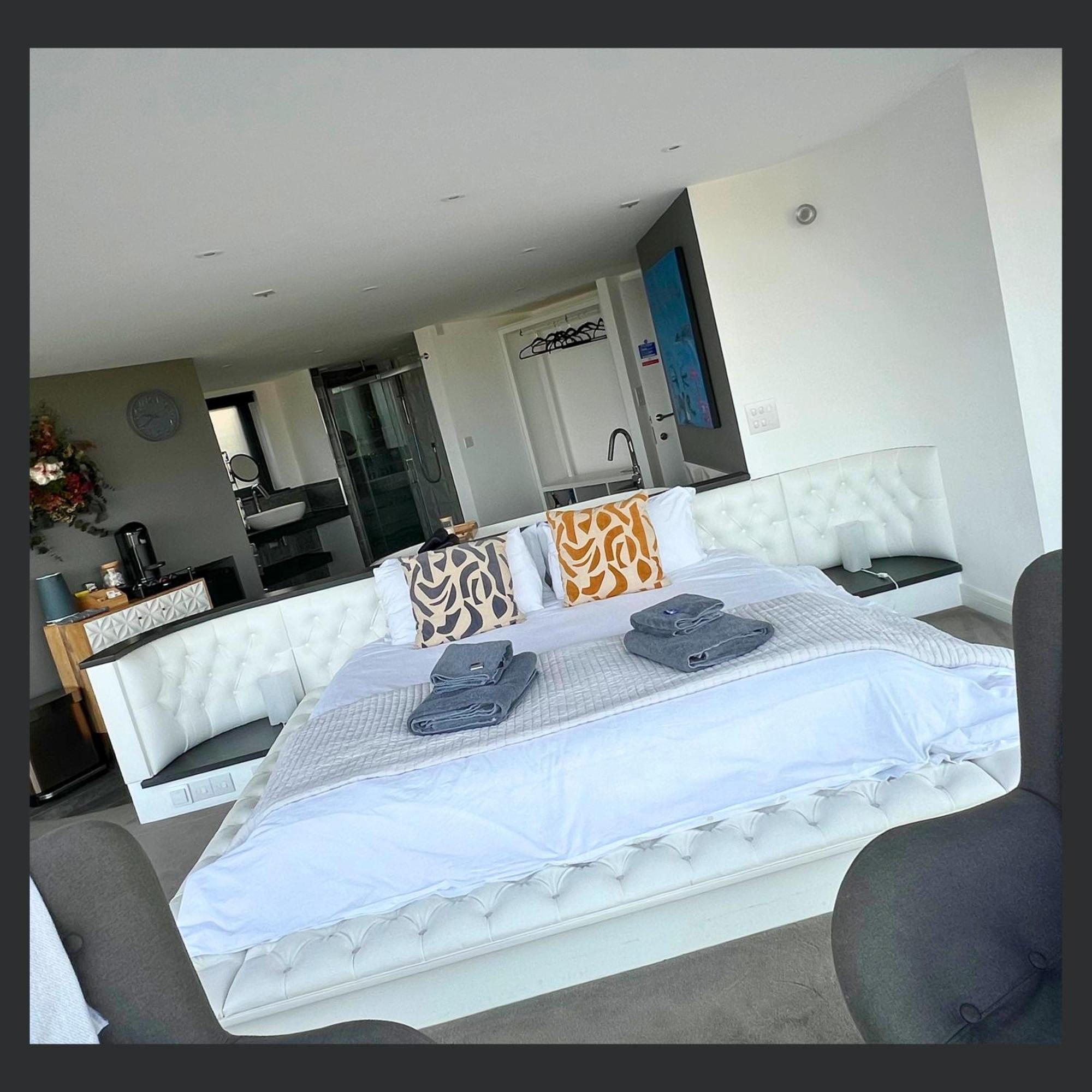 Uno St Ives - Luxury Serviced Accommodation Eksteriør billede